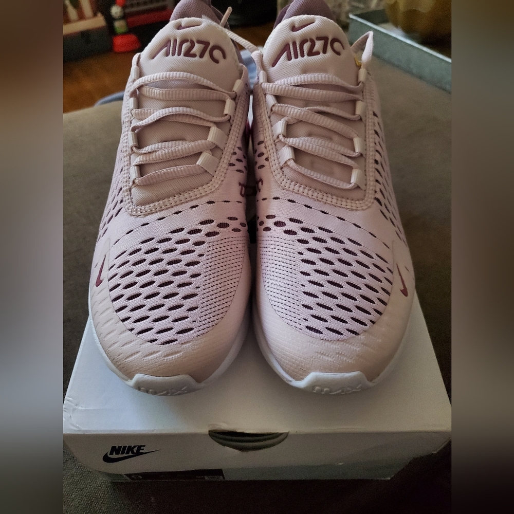 Women's Nike Air Maz 270 in Barely Rose/Vintage Wine